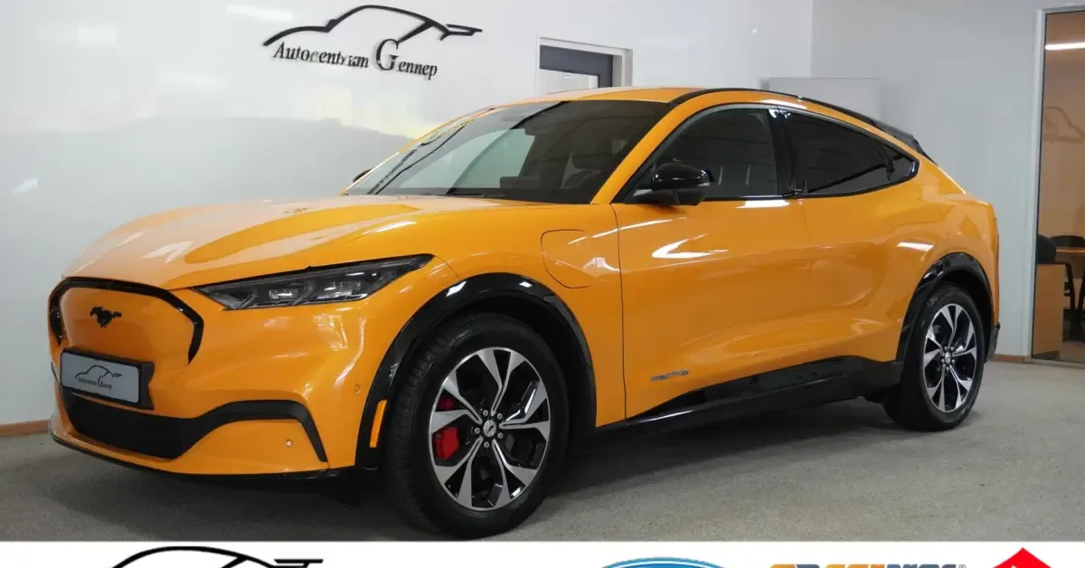 Ford Mustang (2023) — foto 1