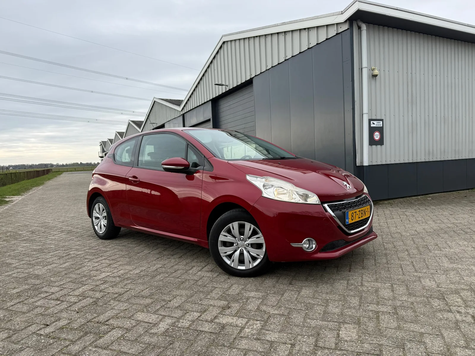 Peugeot 208 (2012) — foto 1