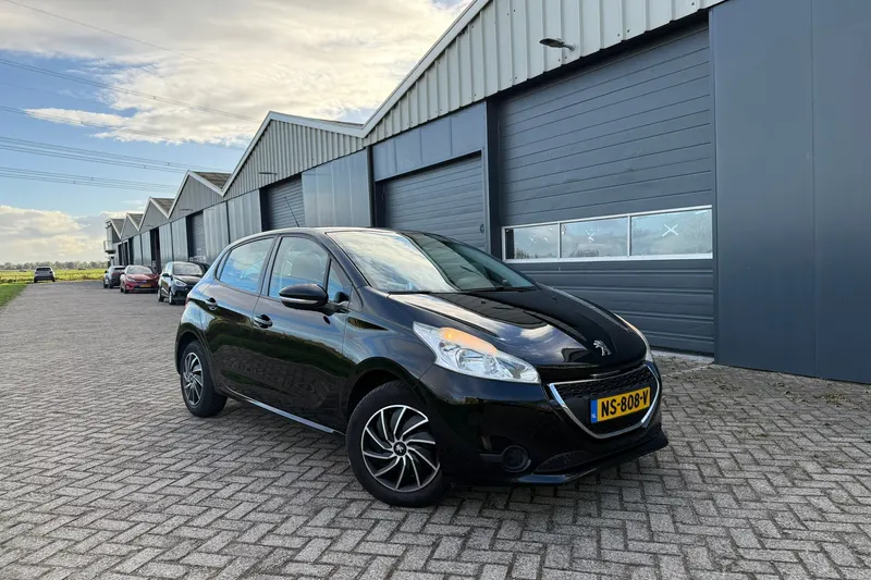 Peugeot 208 (2013)