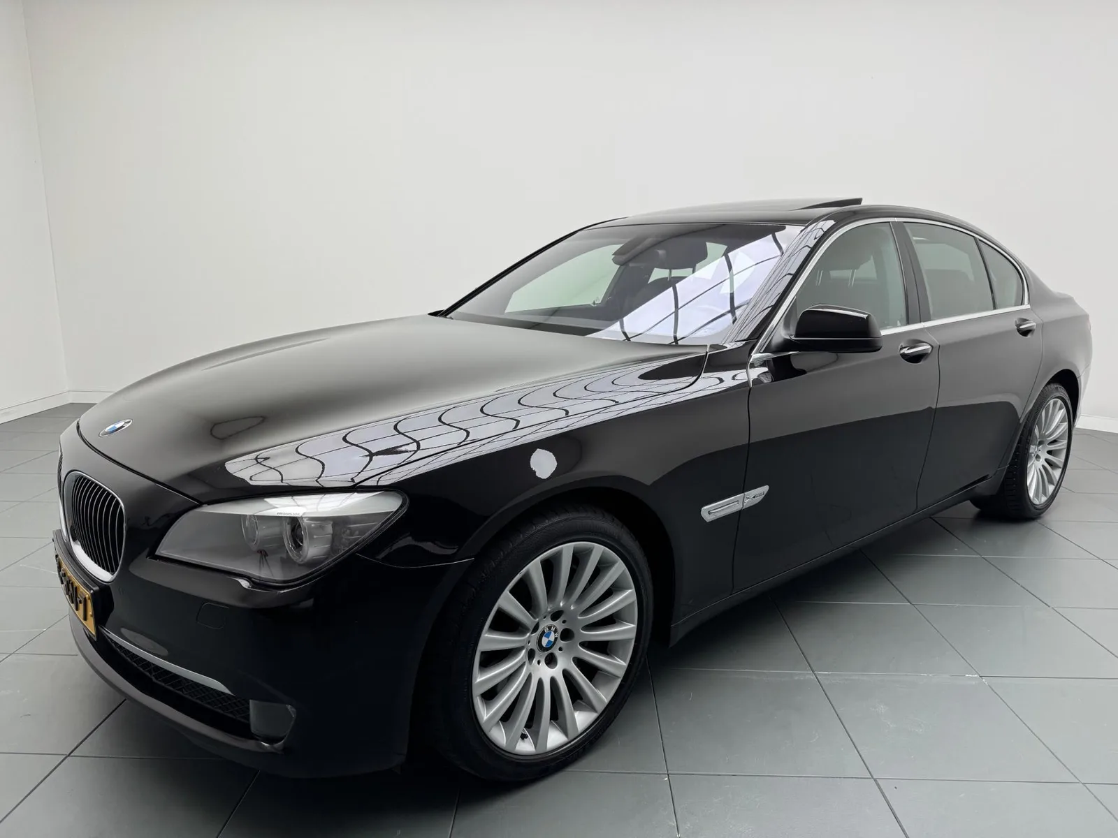 BMW 7-Serie (2011) — foto 1