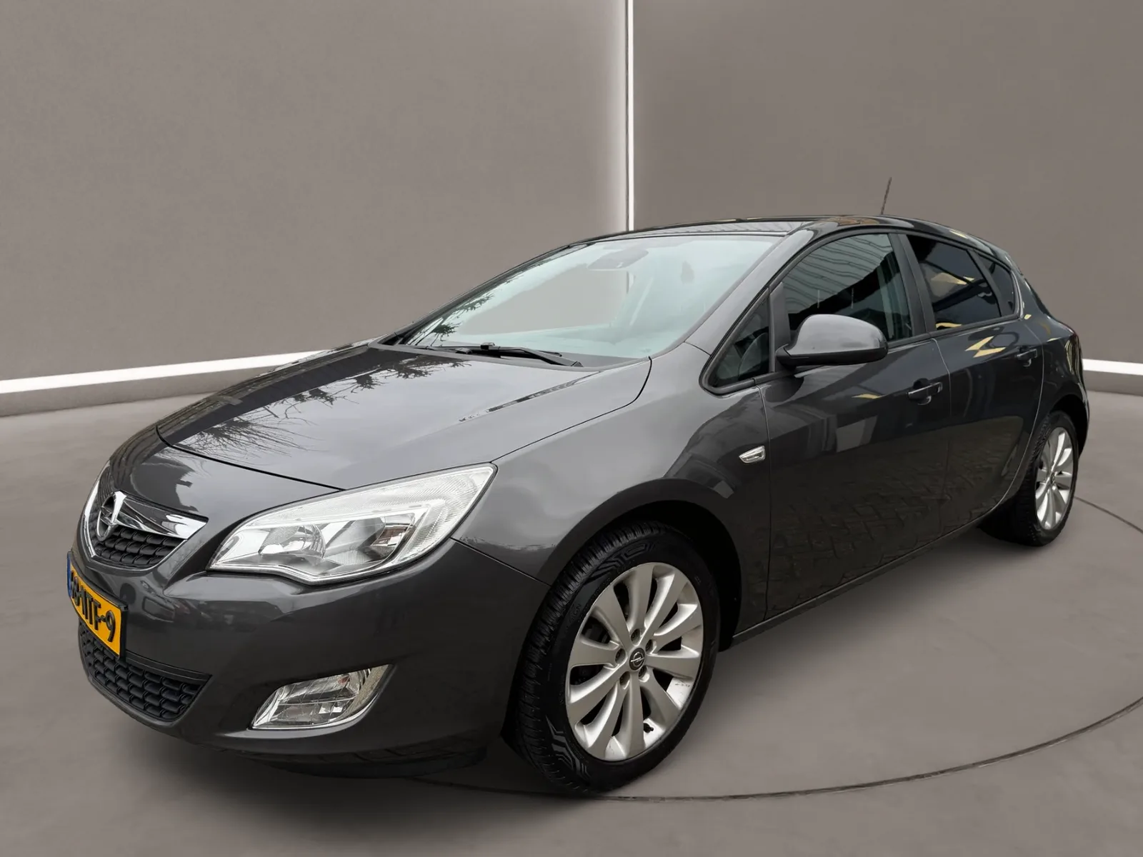 Opel Astra (2010) — foto 1