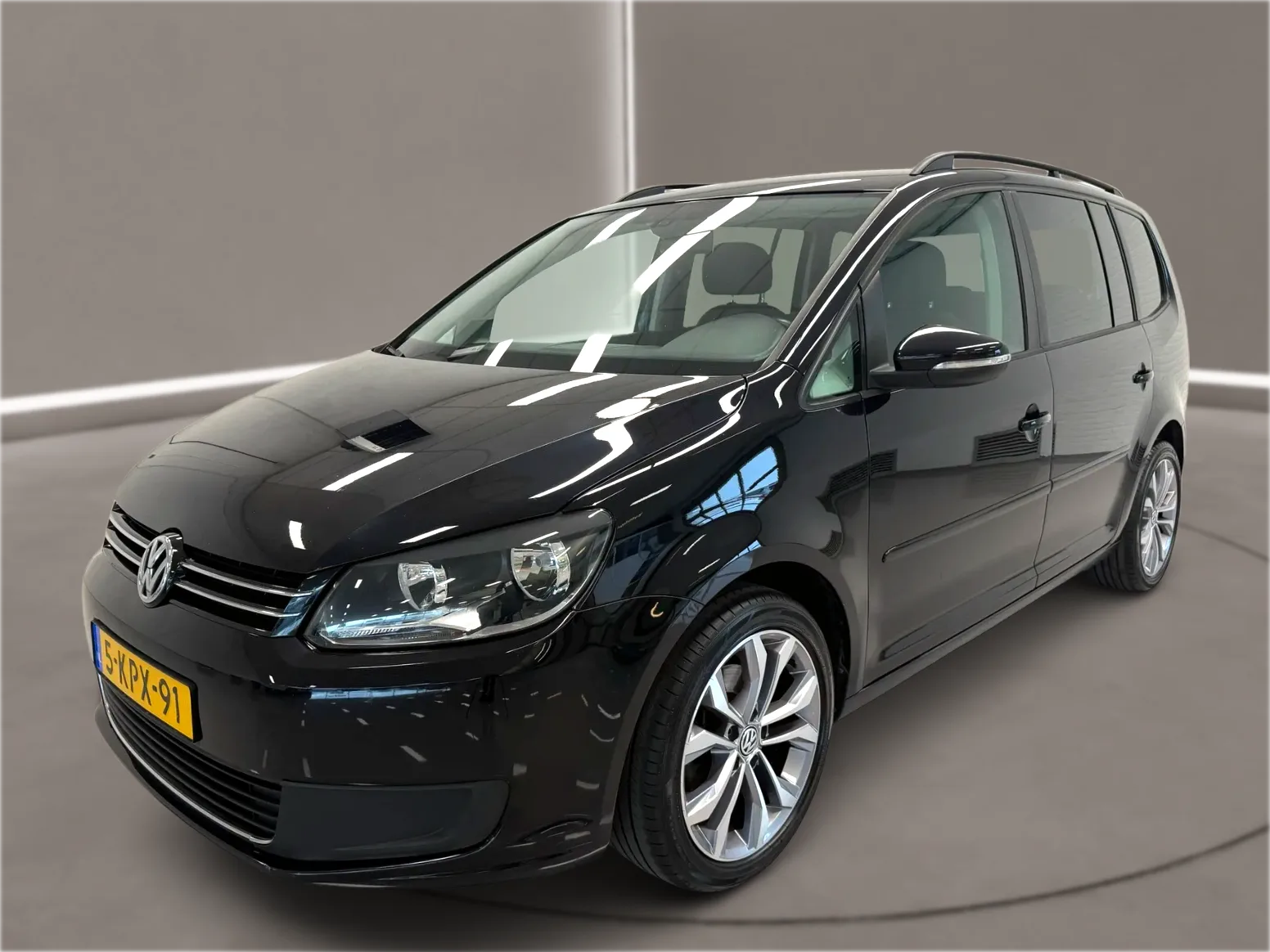 Volkswagen Touran (2013) — foto 1