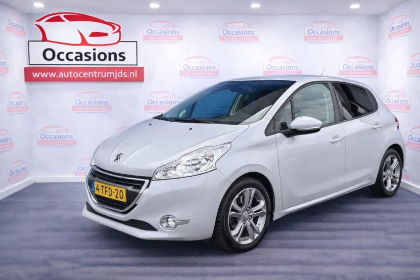 Peugeot 208 (2013) — foto 1