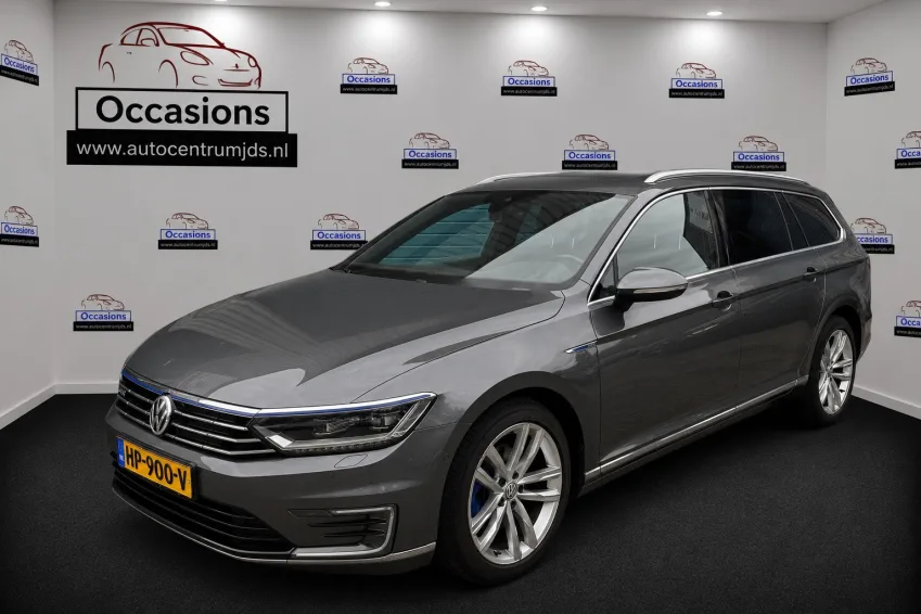 Volkswagen Passat (2015) — foto 1