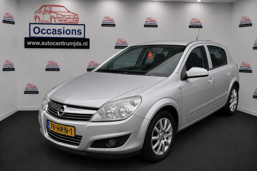 Opel Astra (2009) — foto 1