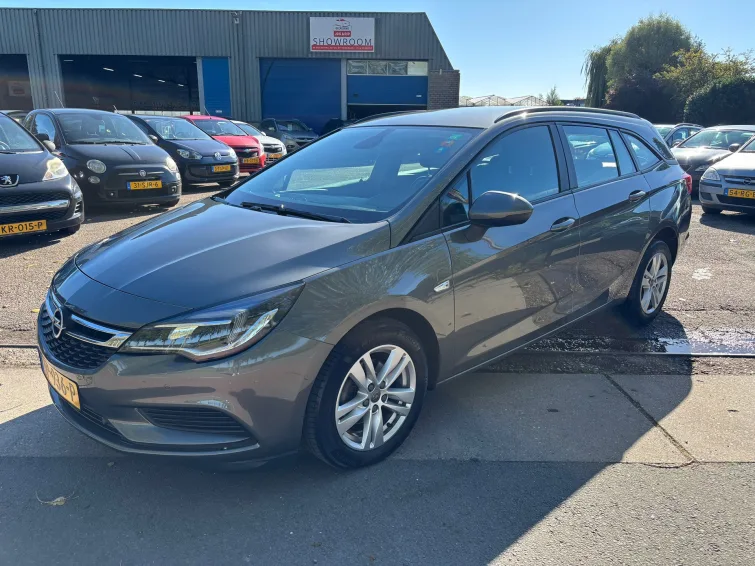 Opel Astra (2017) — foto 1