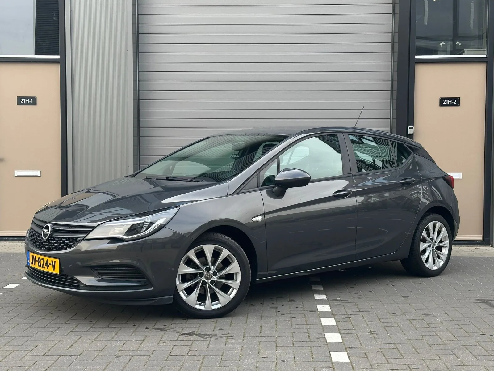 Opel Astra (2017) — foto 1