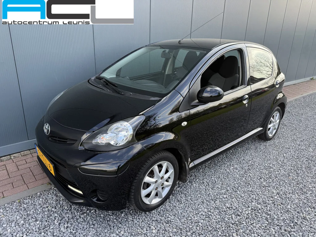 Toyota Aygo (2012) — foto 1