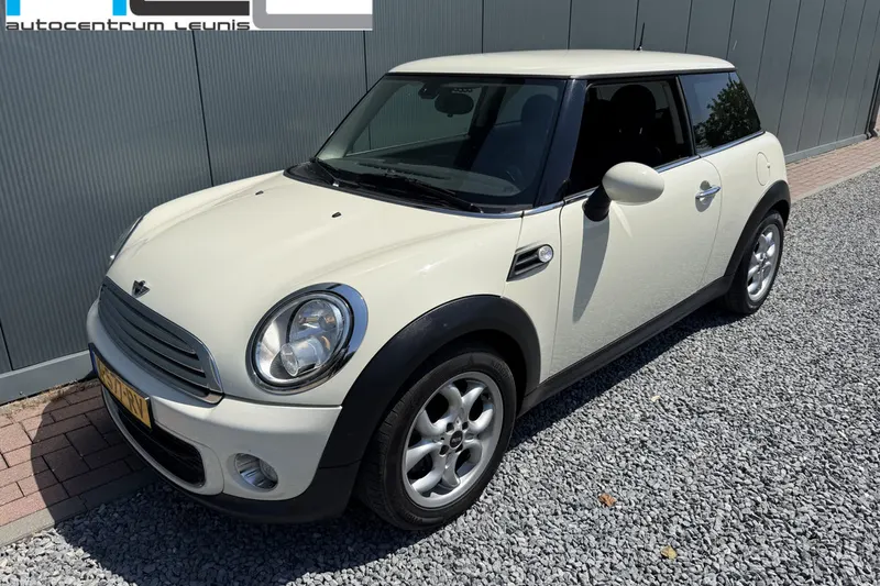 MINI One (2010)