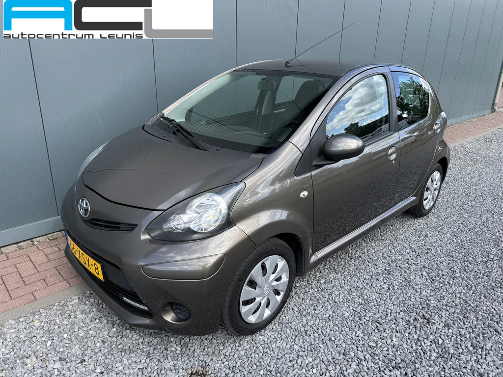 Toyota Aygo (2012) — foto 1