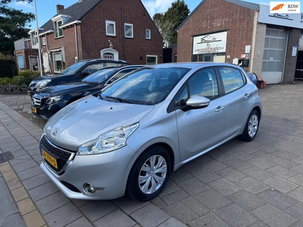 Peugeot 208 (2013) — foto 1