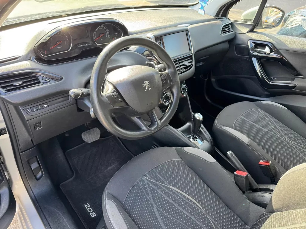 Peugeot 208 (2013) — foto 1