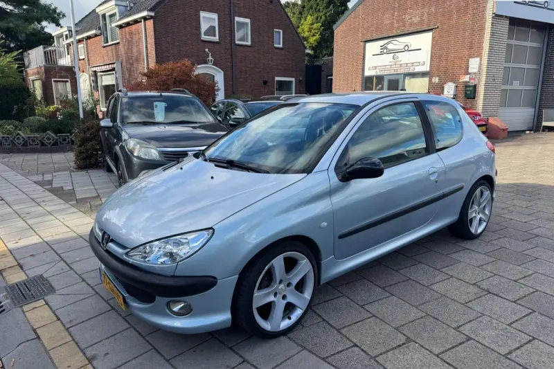 Peugeot 206 (2000)