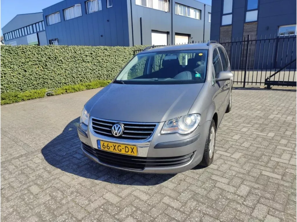 Volkswagen Touran (2007) — foto 1