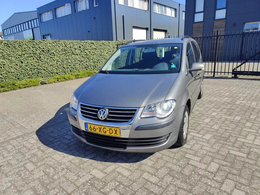 Volkswagen Touran (2007) — foto 1