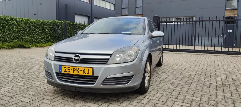 Opel Astra (2004) — foto 1