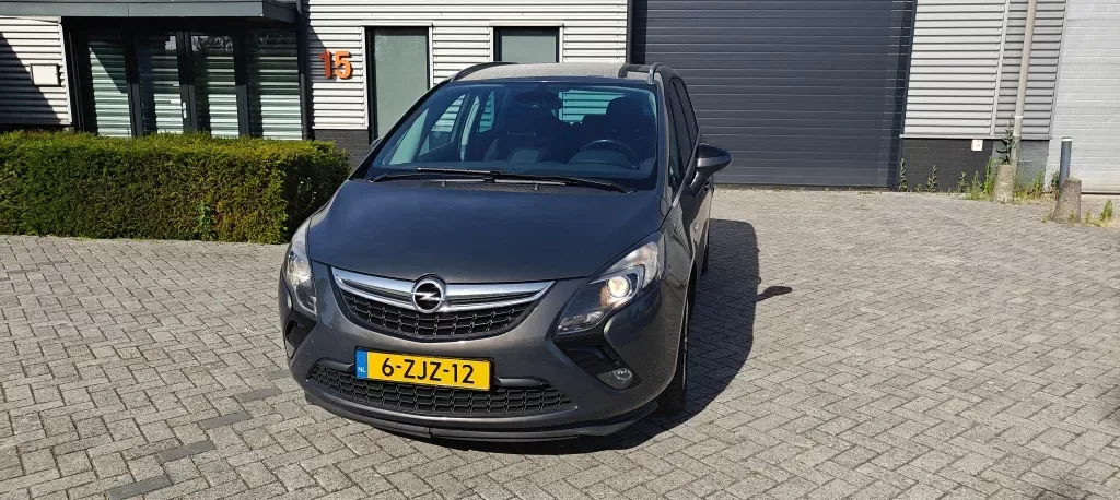 Opel Zafira (2015) — foto 1