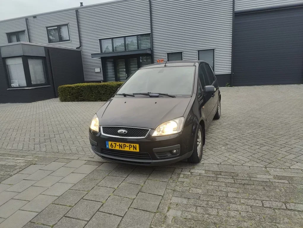 Ford Focus (2004) — foto 1
