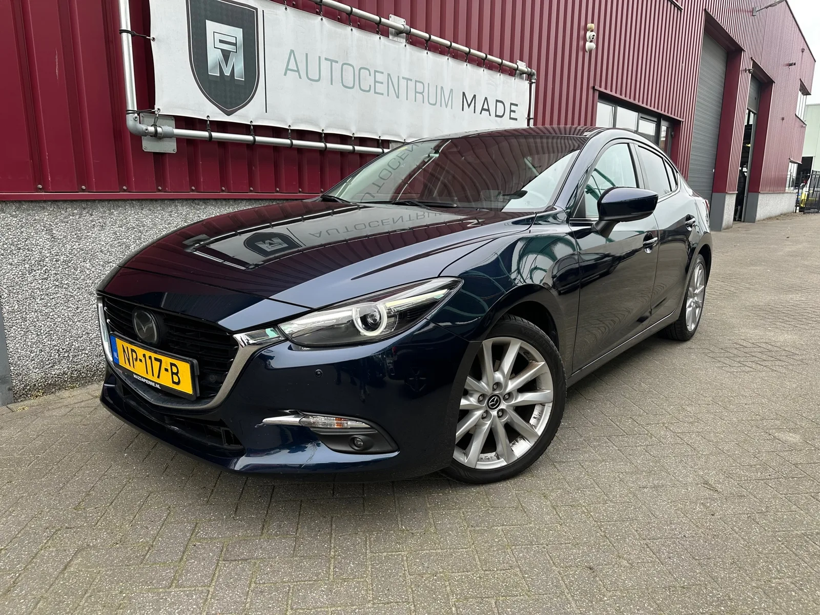 Mazda 3 (2017) — foto 1