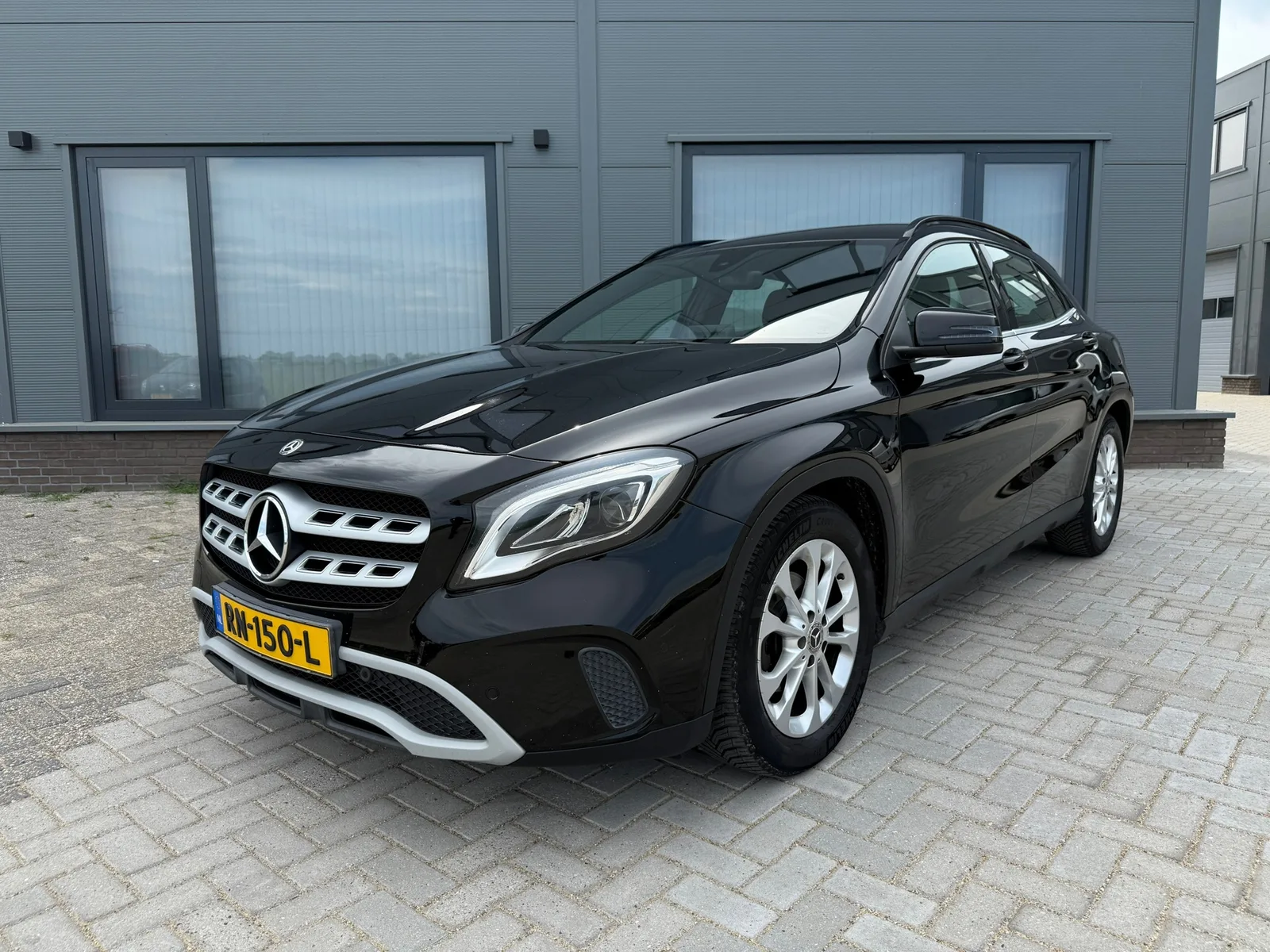 Mercedes-Benz GLA (2018) — foto 1