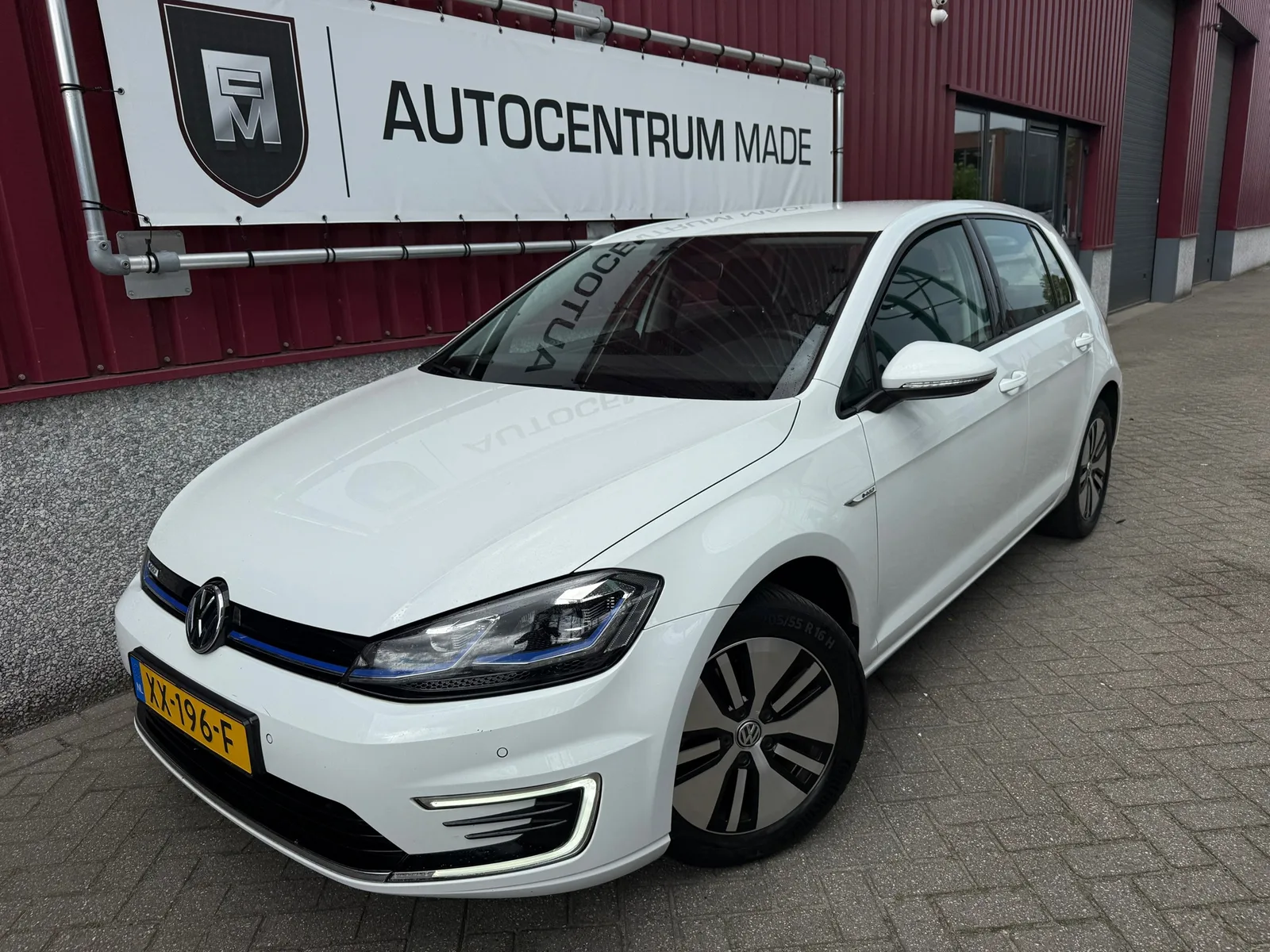 Volkswagen E-Golf (2019) — foto 1