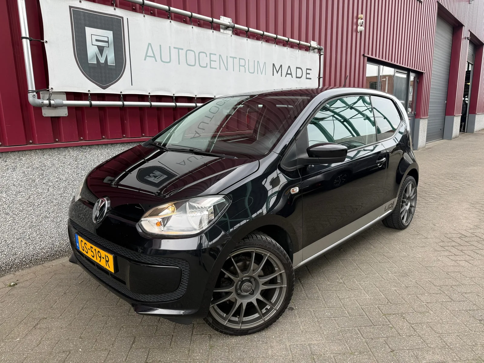 Volkswagen Up! (2012) — foto 1