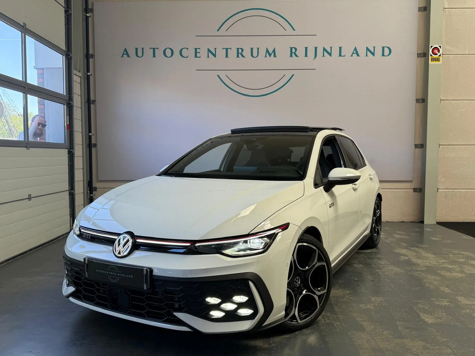 Volkswagen Golf (2024) — foto 1