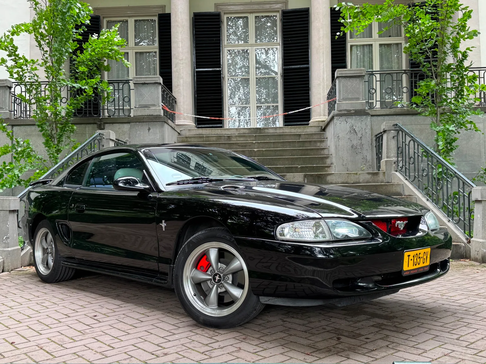 Ford Mustang (1996) — foto 1