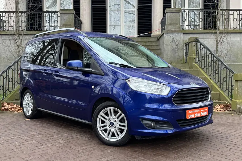 Ford Tourneo Courier (2017)