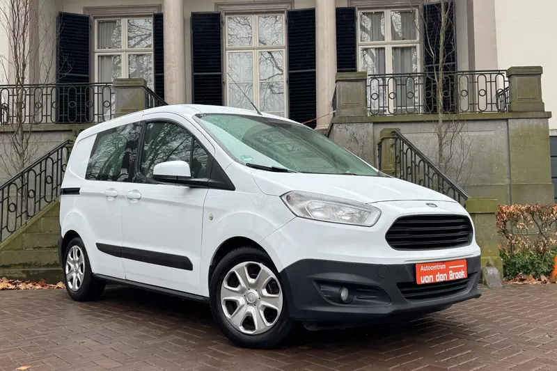 Ford Transit Courier (2015)