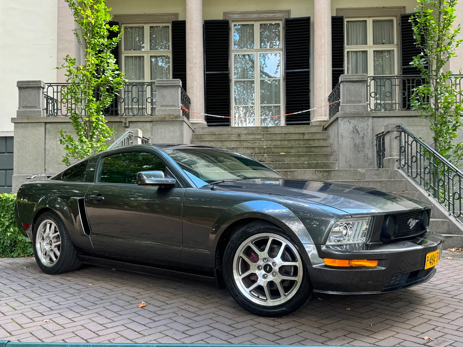 Ford Mustang (2006) — foto 1