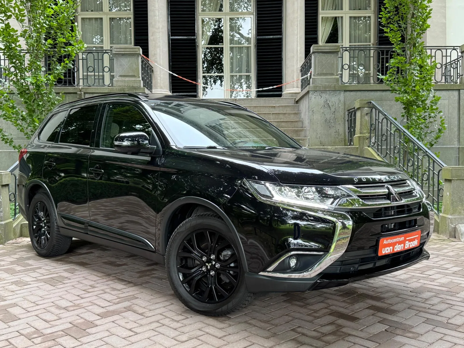 Mitsubishi Outlander (2018) — foto 1