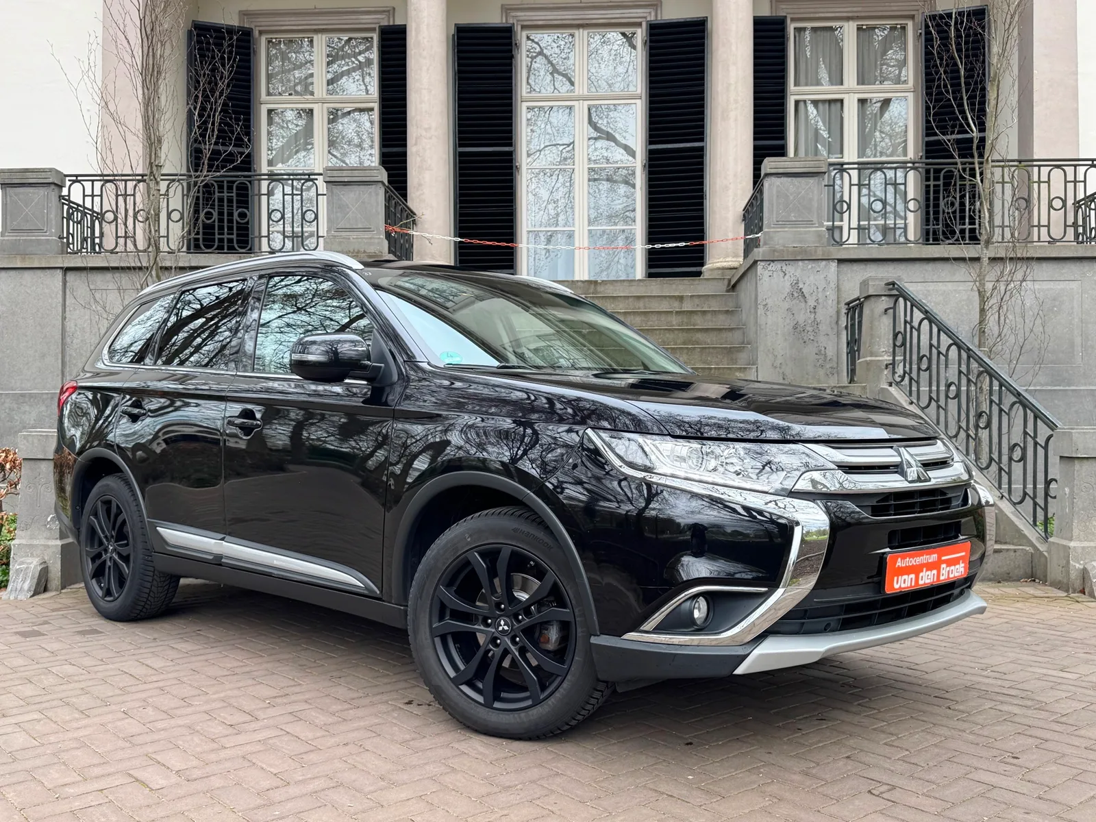 Mitsubishi Outlander (2017) — foto 1