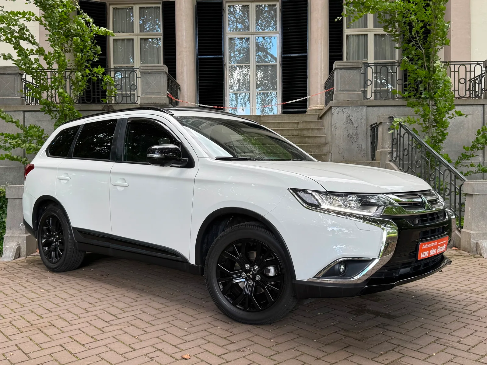 Mitsubishi Outlander (2018) — foto 1