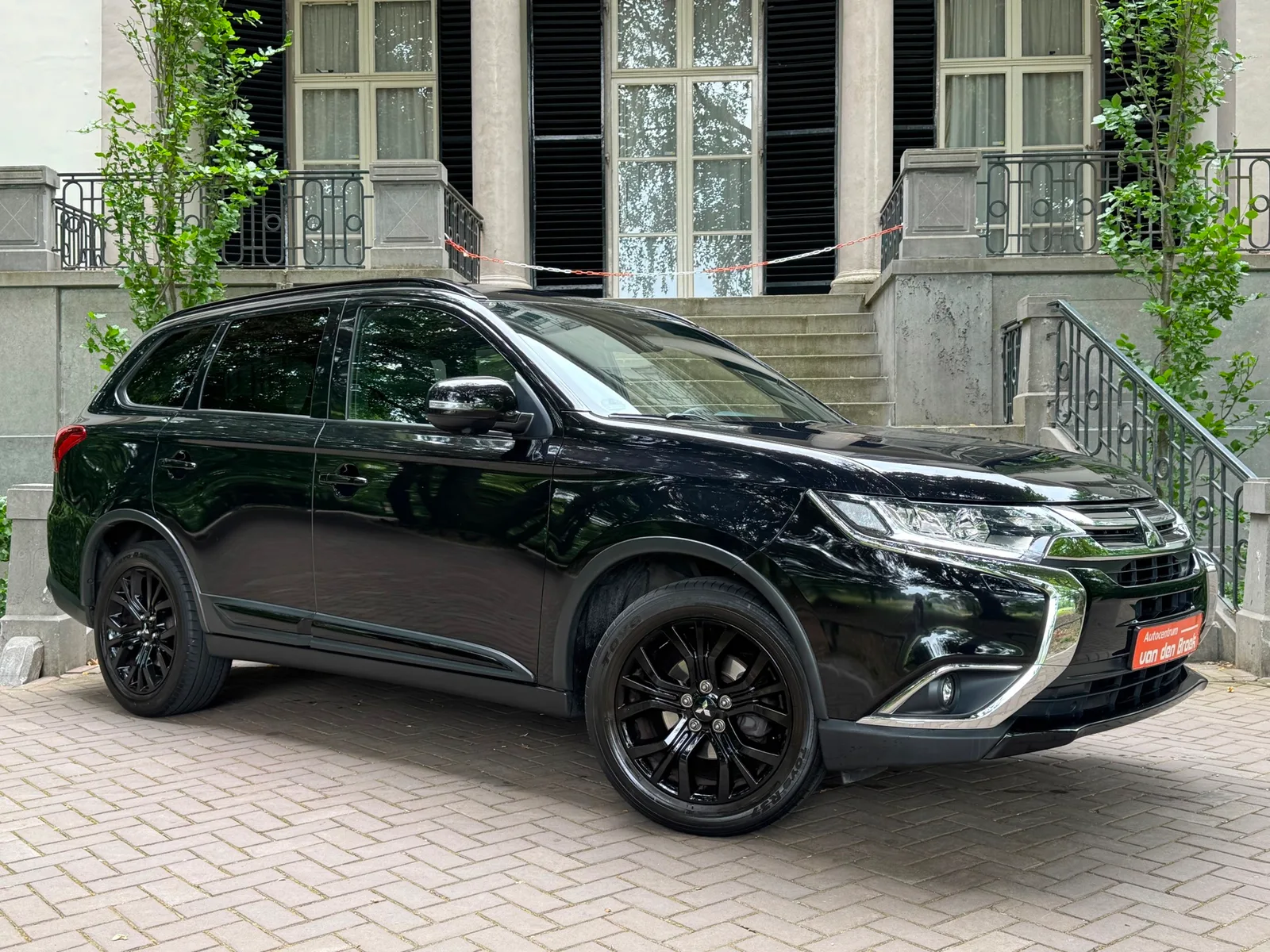 Mitsubishi Outlander (2018) — foto 1