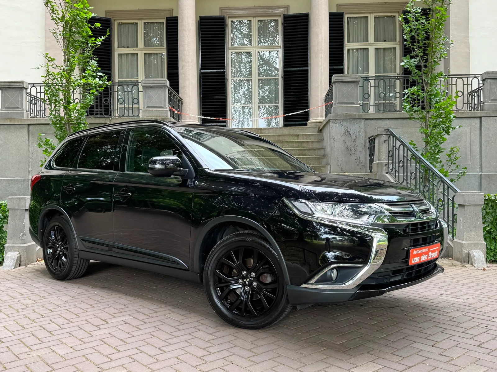 Mitsubishi Outlander (2018) — foto 1