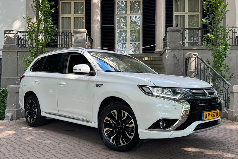 Mitsubishi Outlander (2016)
