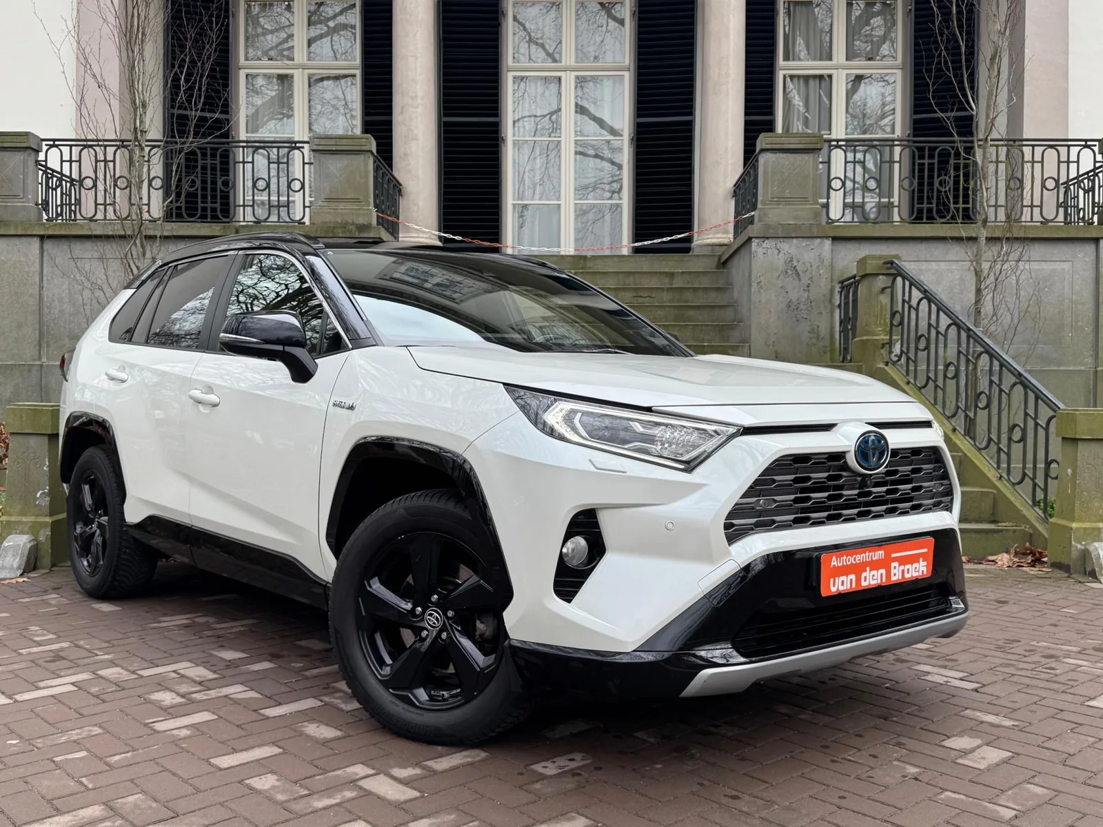 Toyota RAV4 (2020) — foto 1