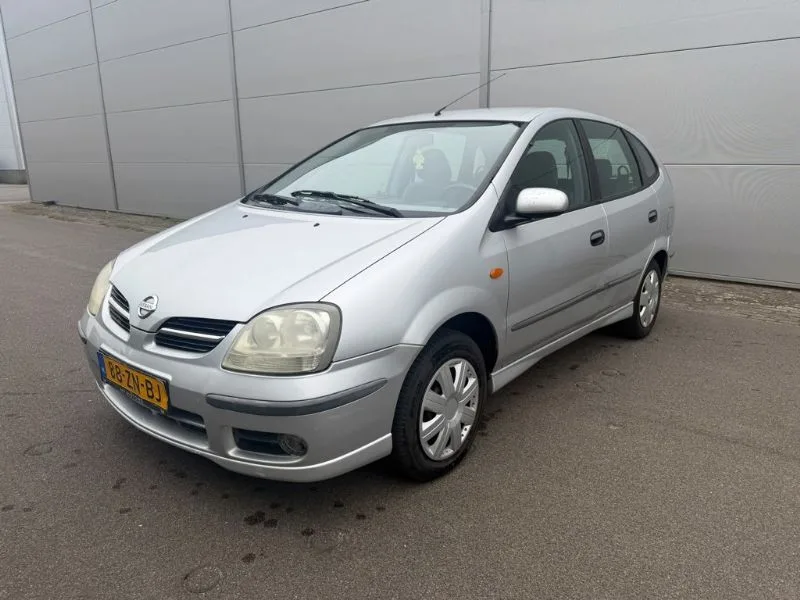 Nissan Almera Tino (2004) — foto 1