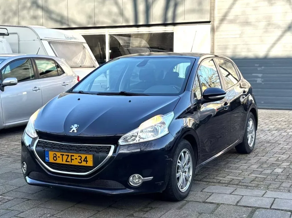 Peugeot 208 (2014) — foto 1