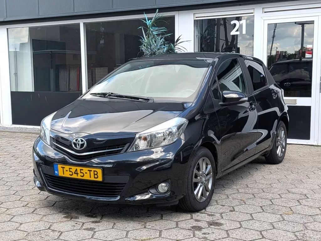 Toyota Yaris (2014) — foto 1