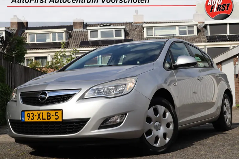 Opel Astra (2012)
