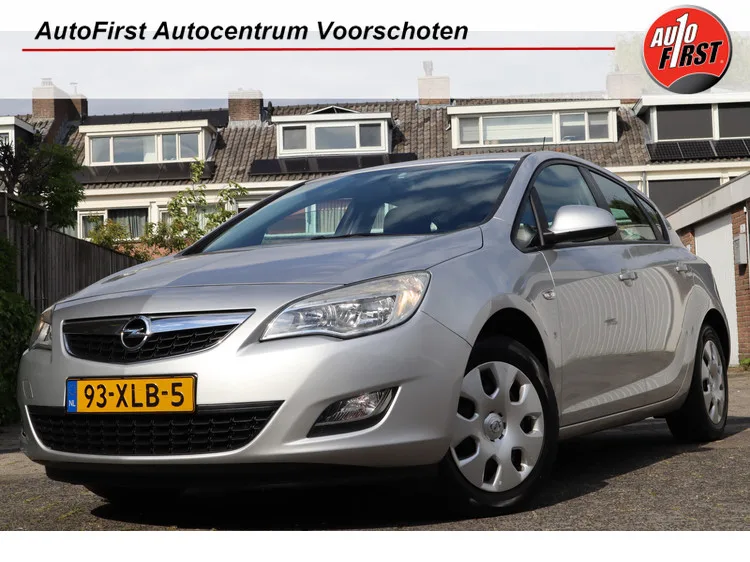 Opel Astra (2012) — foto 1