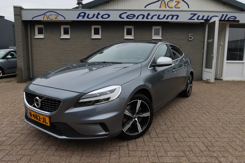 Volvo V40 (2020)