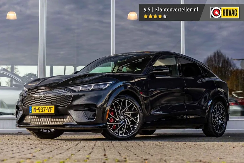 Ford Mustang (2022) — foto 1