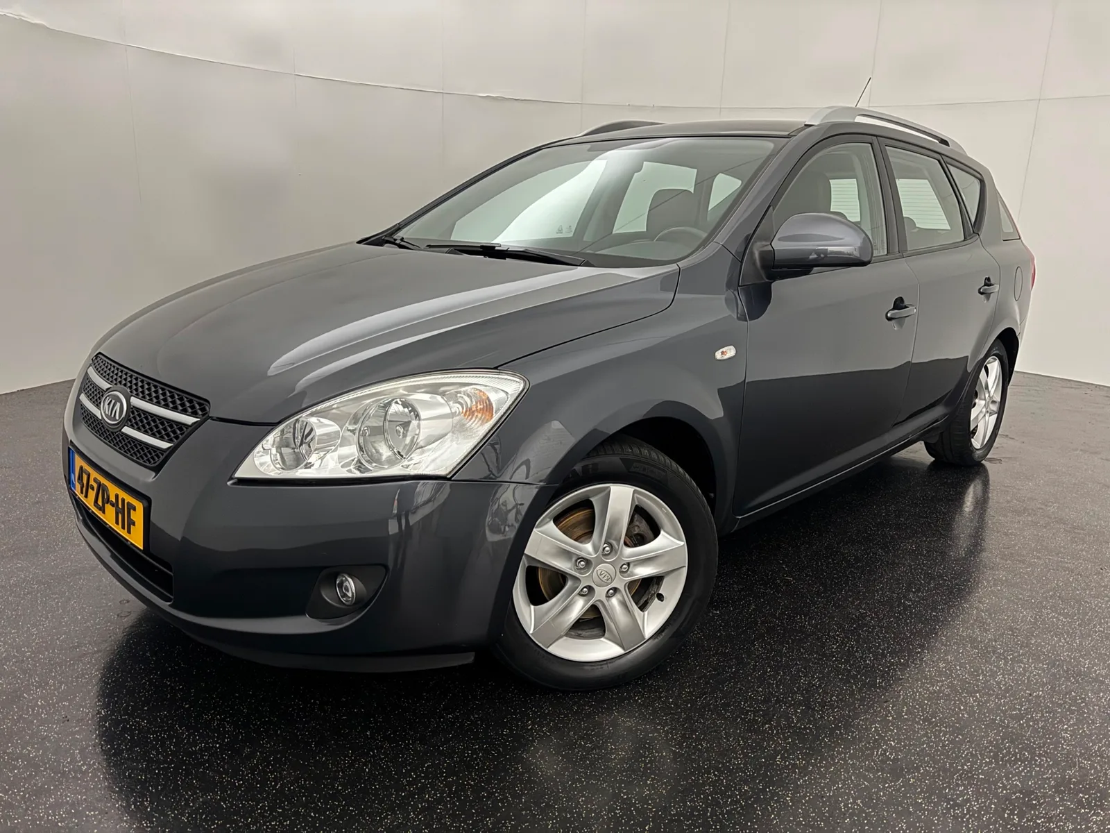 Kia Cee'd (2008) — foto 1
