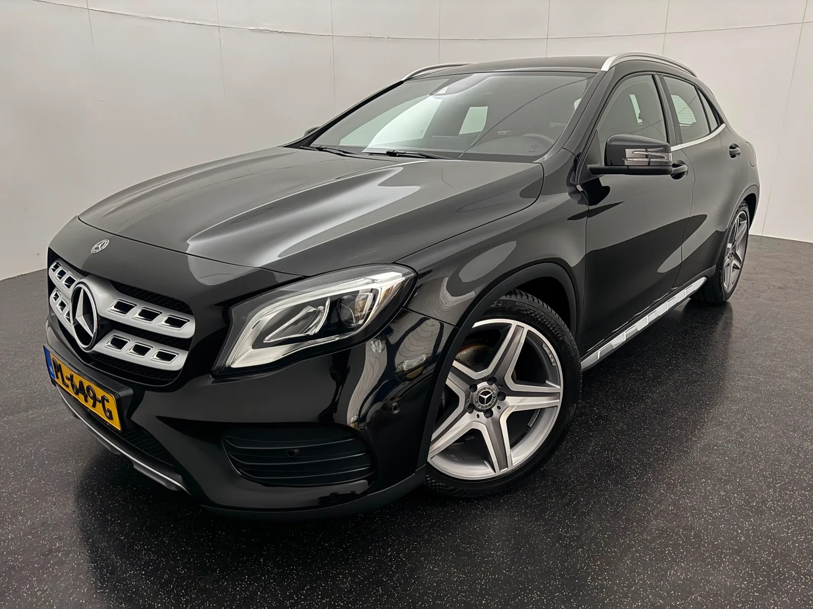 Mercedes-Benz GLA (2017) — foto 1