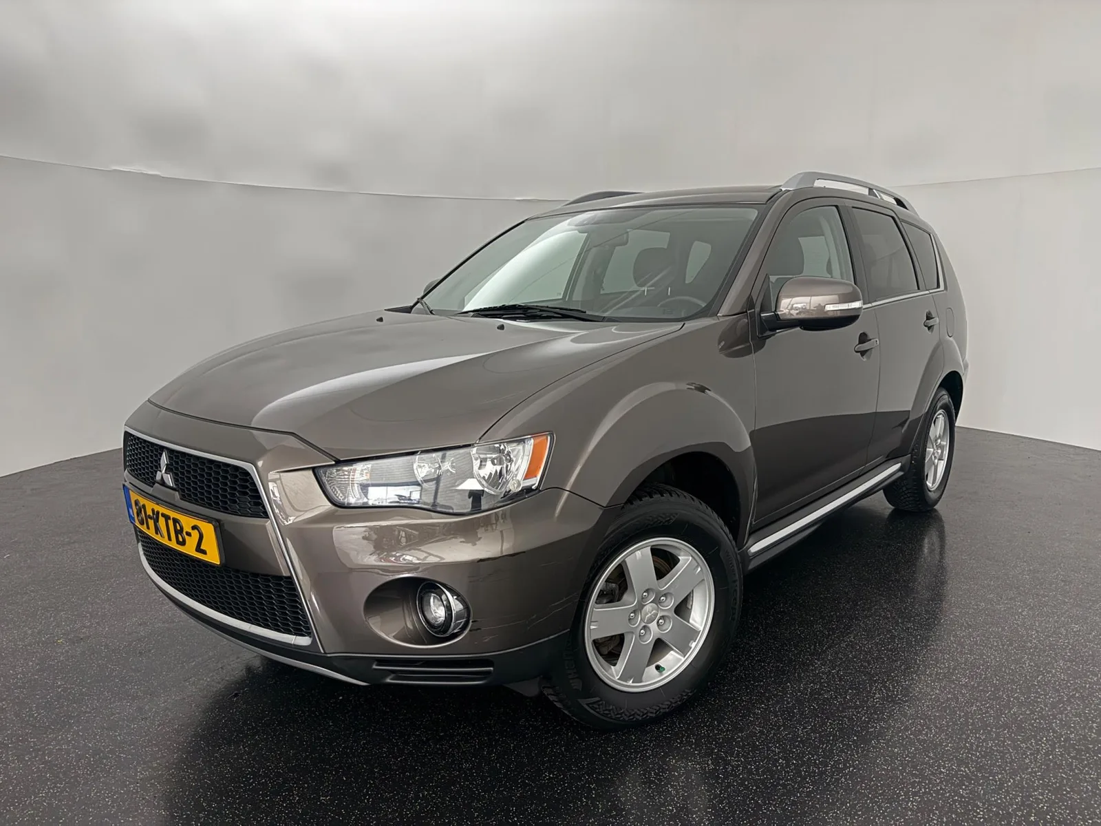 Mitsubishi Outlander (2010) — foto 1