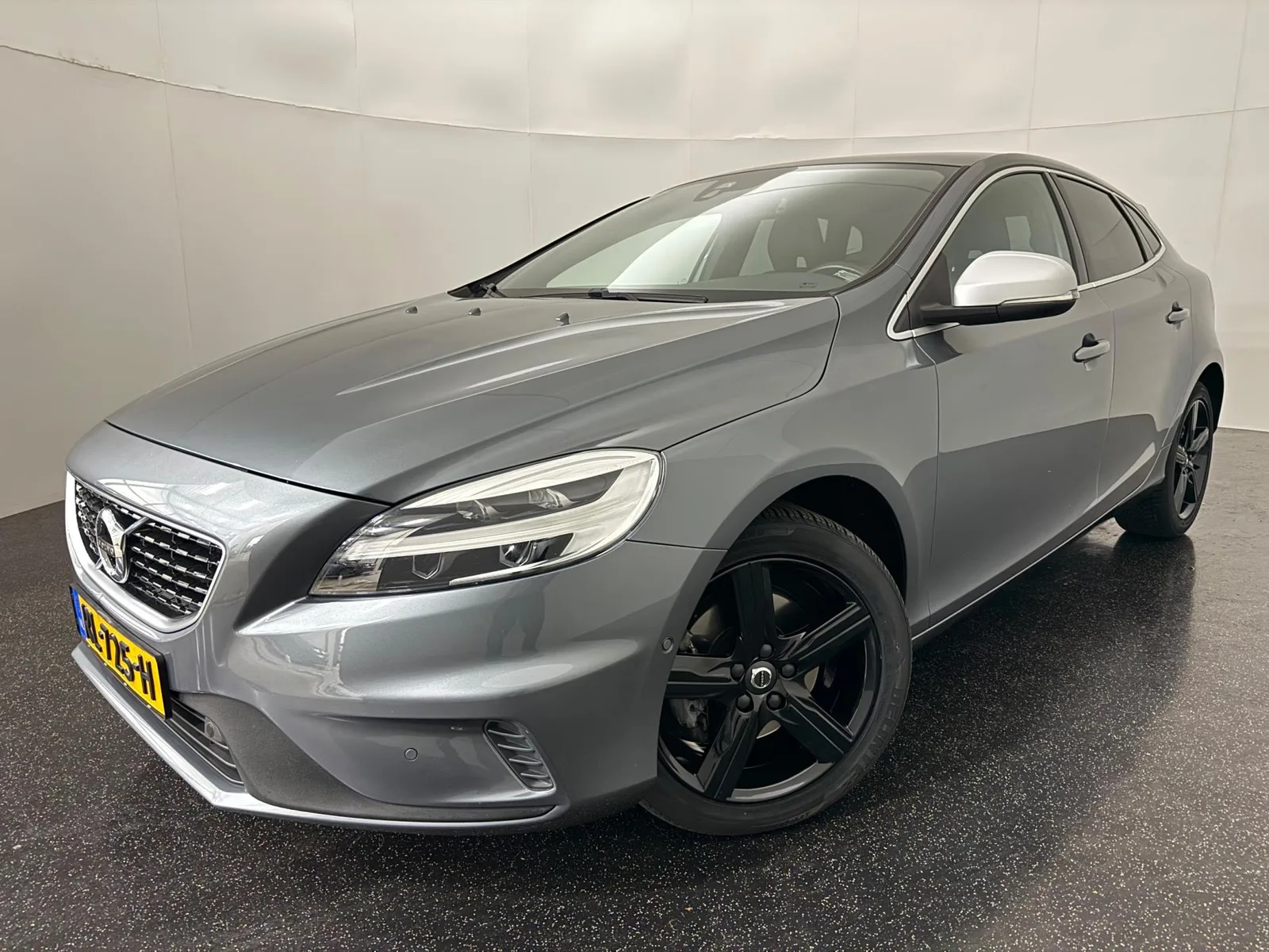 Volvo V40 (2018) — foto 1