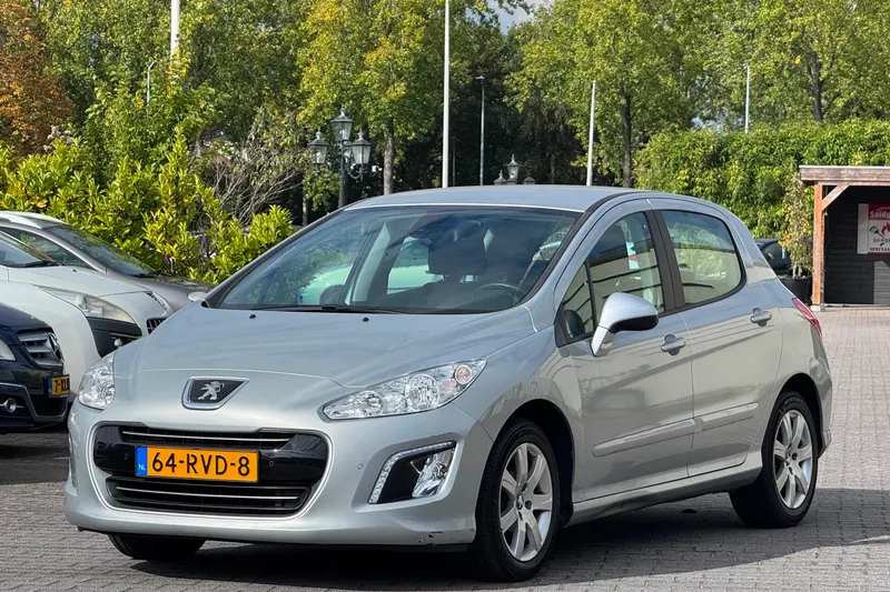 Peugeot 308 (2011)